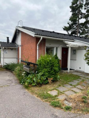 Cozy two bedroom Apartment with Sauna and a back yard